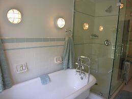 Delano Homestead Bed & Breakfast
