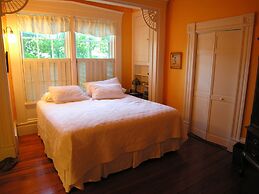 Delano Homestead Bed & Breakfast