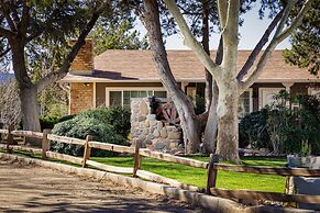 Sky Ranch Lodge