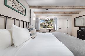 Sky Ranch Lodge