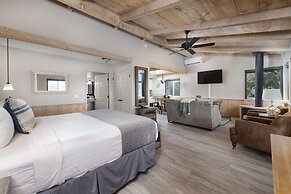 Sky Ranch Lodge