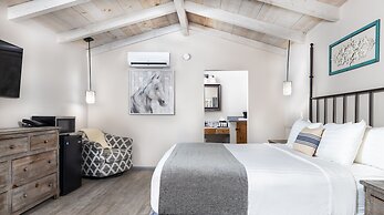 Sky Ranch Lodge