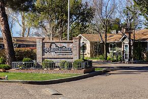 Sky Ranch Lodge