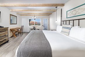 Sky Ranch Lodge
