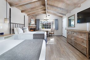 Sky Ranch Lodge