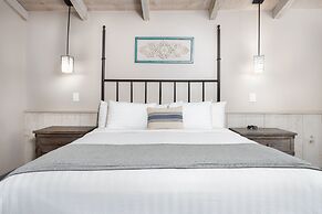 Sky Ranch Lodge