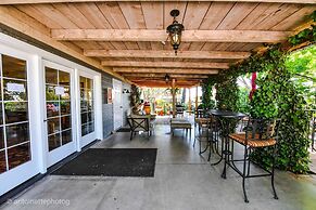 Sky Ranch Lodge