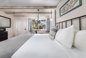 Sky Ranch Lodge