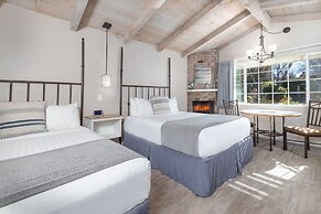 Sky Ranch Lodge