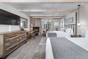 Sky Ranch Lodge