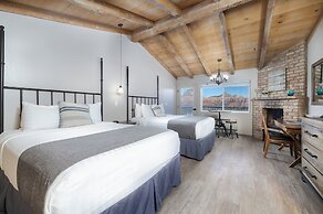Sky Ranch Lodge