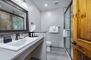 Sky Ranch Lodge