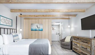 Sky Ranch Lodge