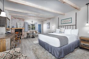 Sky Ranch Lodge