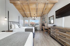 Sky Ranch Lodge