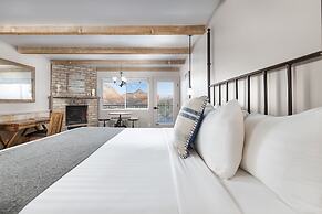 Sky Ranch Lodge