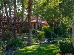 Sky Ranch Lodge