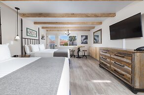 Sky Ranch Lodge