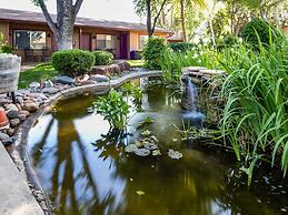 Sky Ranch Lodge