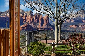Sky Ranch Lodge
