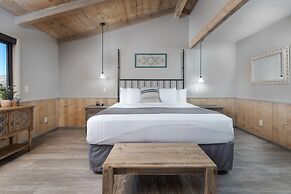 Sky Ranch Lodge