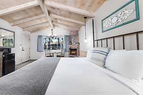 Sky Ranch Lodge