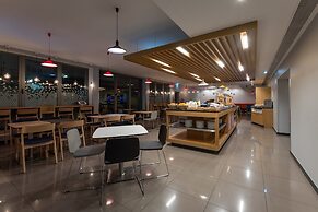 Holiday Inn Express Lisbon Airport by IHG