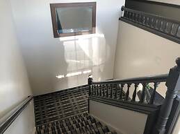 Ameri-Stay Inn & Suites