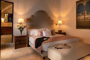 Casa del Arzobispado Hotel