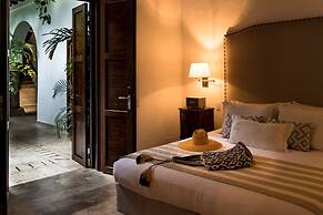 Casa del Arzobispado Hotel