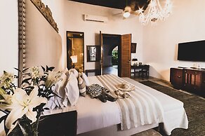 Casa del Arzobispado Hotel