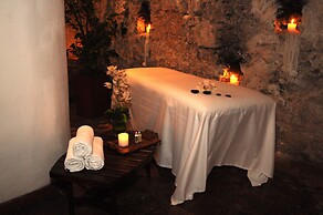 Casa del Arzobispado Hotel