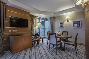 Rixos Sungate - The Land of Legend Access