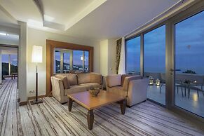 Rixos Sungate - The Land of Legend Access