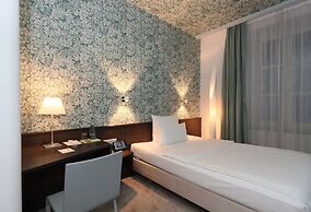 MOMA1890 Boutique Hotel