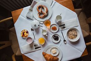 MOMA1890 Boutique Hotel