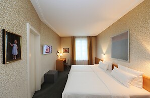 MOMA1890 Boutique Hotel