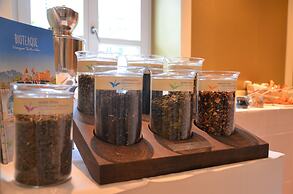 MOMA1890 Boutique Hotel