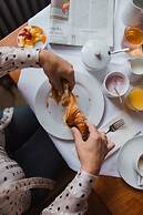 MOMA1890 Boutique Hotel