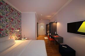 MOMA1890 Boutique Hotel