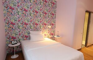 MOMA1890 Boutique Hotel