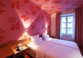 MOMA1890 Boutique Hotel