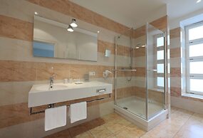 MOMA1890 Boutique Hotel