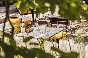 Post-Plaza Hotel & Grand Café