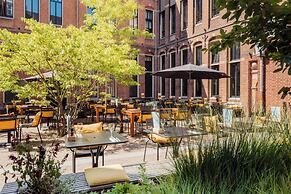 Post-Plaza Hotel & Grand Café