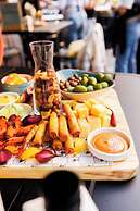 Post-Plaza Hotel & Grand Café