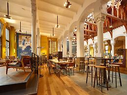 Post-Plaza Hotel & Grand Café