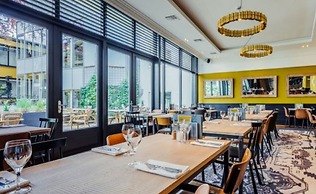 Post-Plaza Hotel & Grand Café