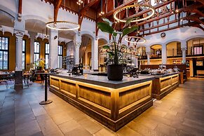 Post-Plaza Hotel & Grand Café
