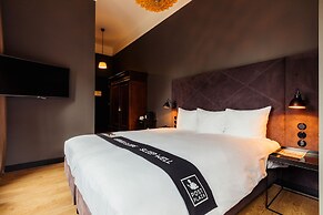 Post-Plaza Hotel & Grand Café